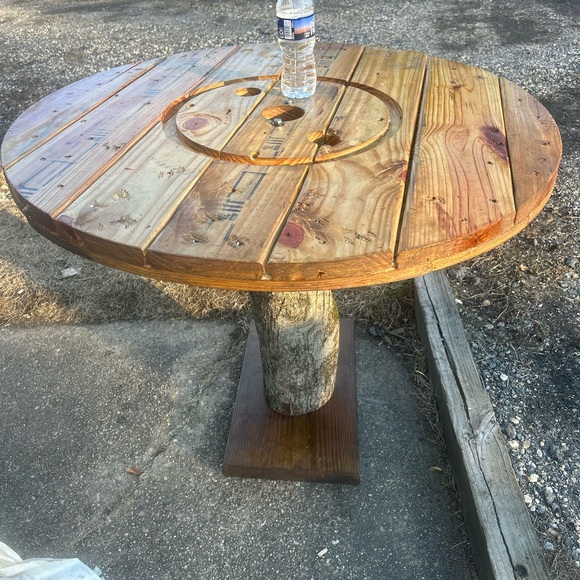 Rustic table - Picture 3 of 7